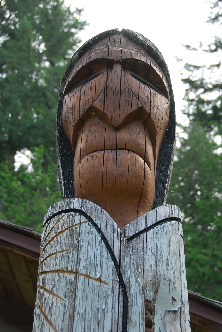 totem chief wood free photo
