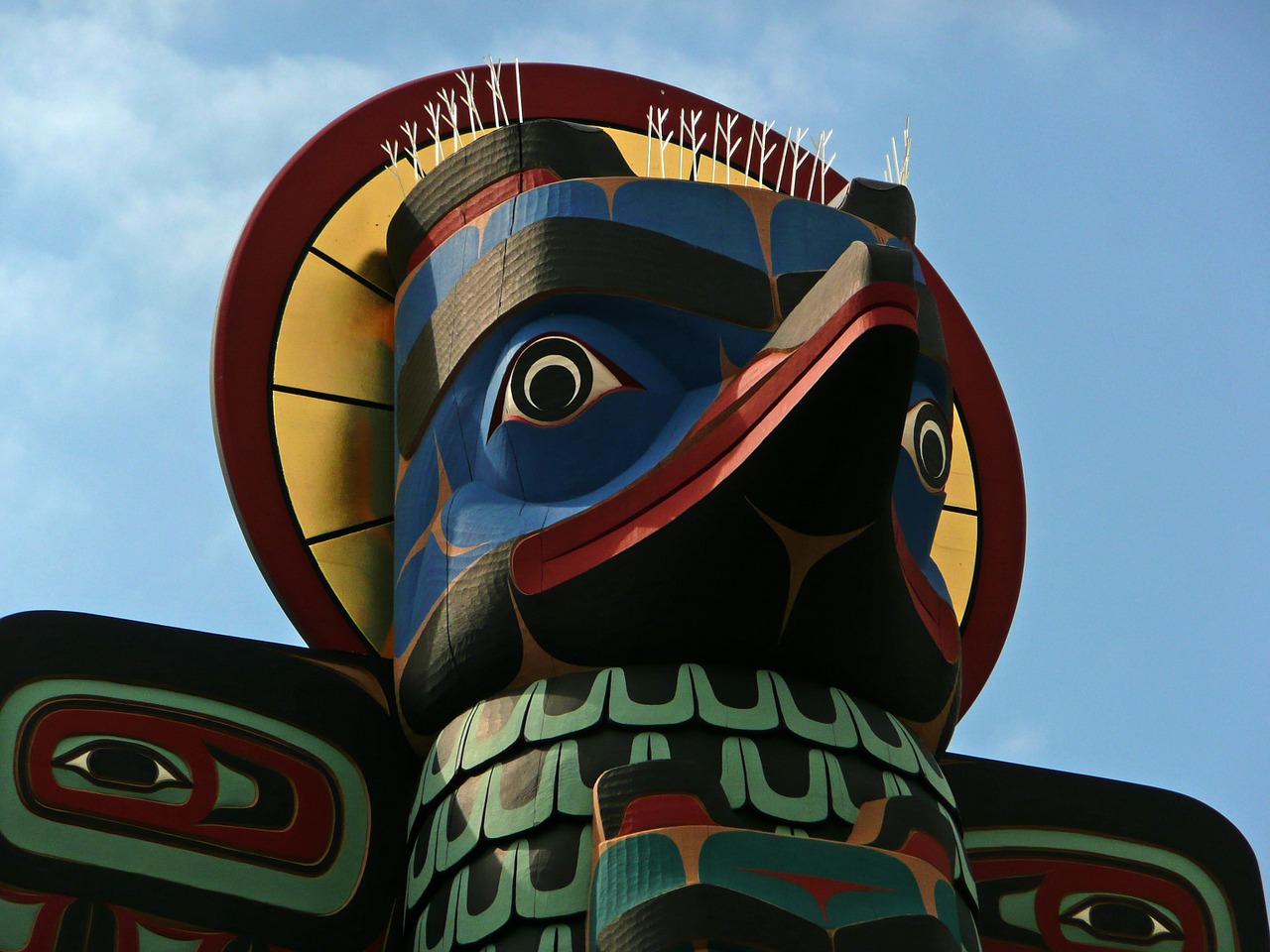 totem head wooden free photo