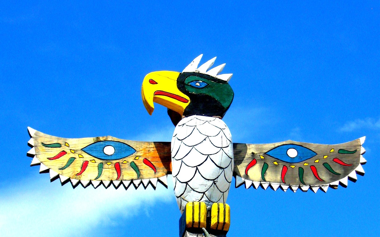 totem pole bird free photo