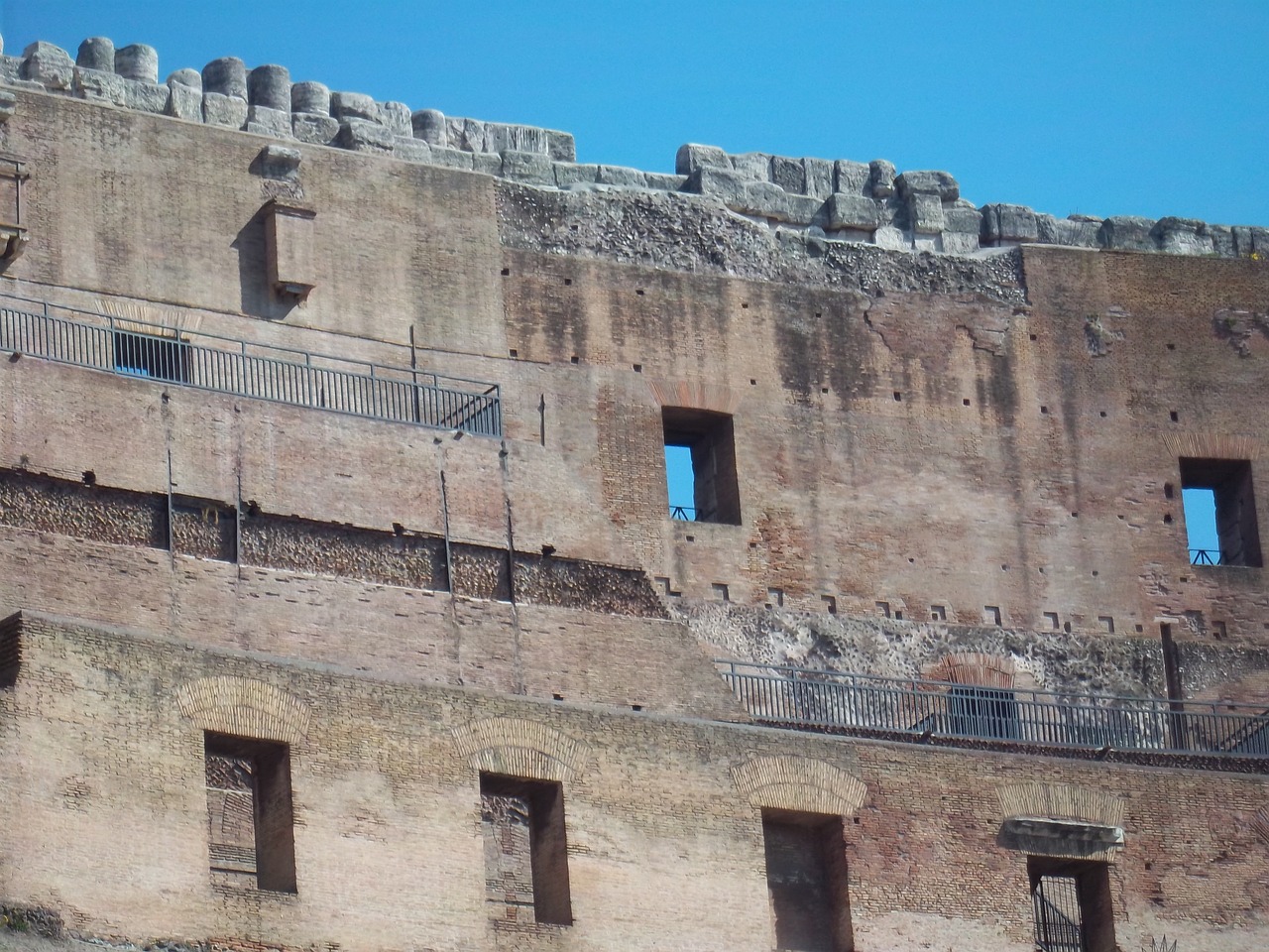 colosseum rome italy free photo