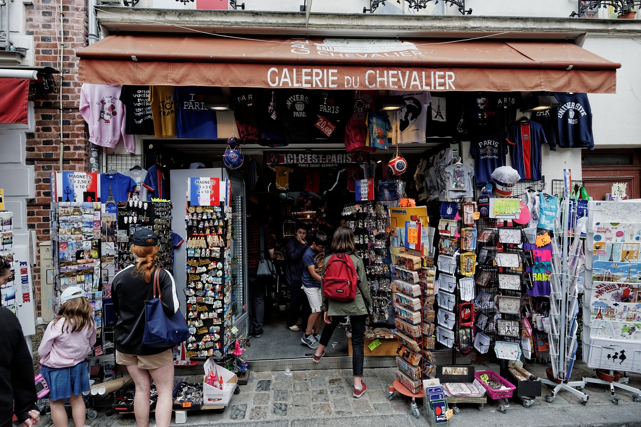 tourists shop notre-dame free photo