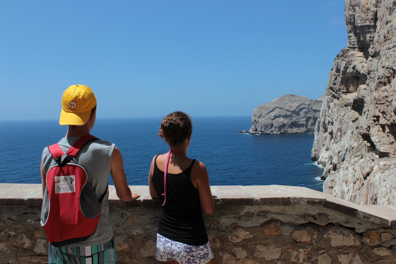 tourists sea cliff free photo