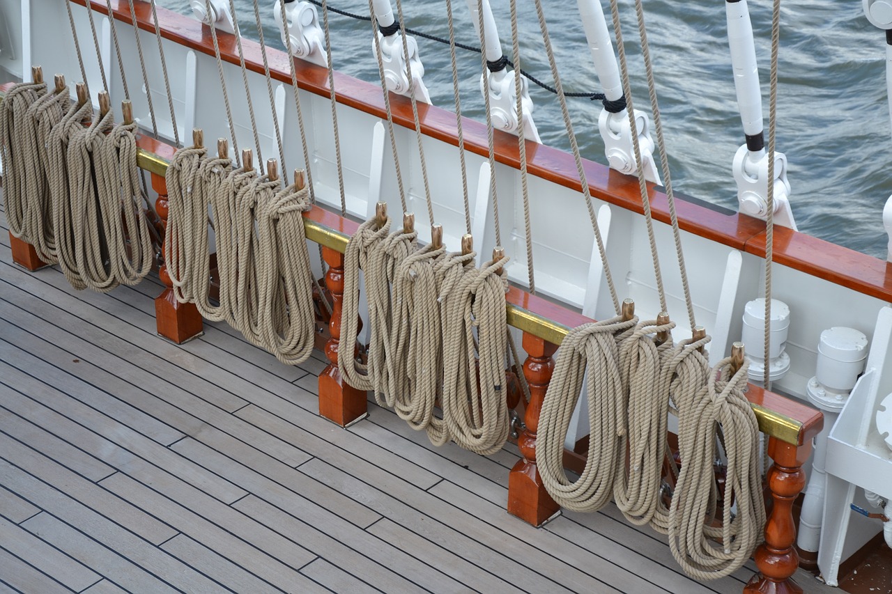 touwhouders sailing ship union free photo