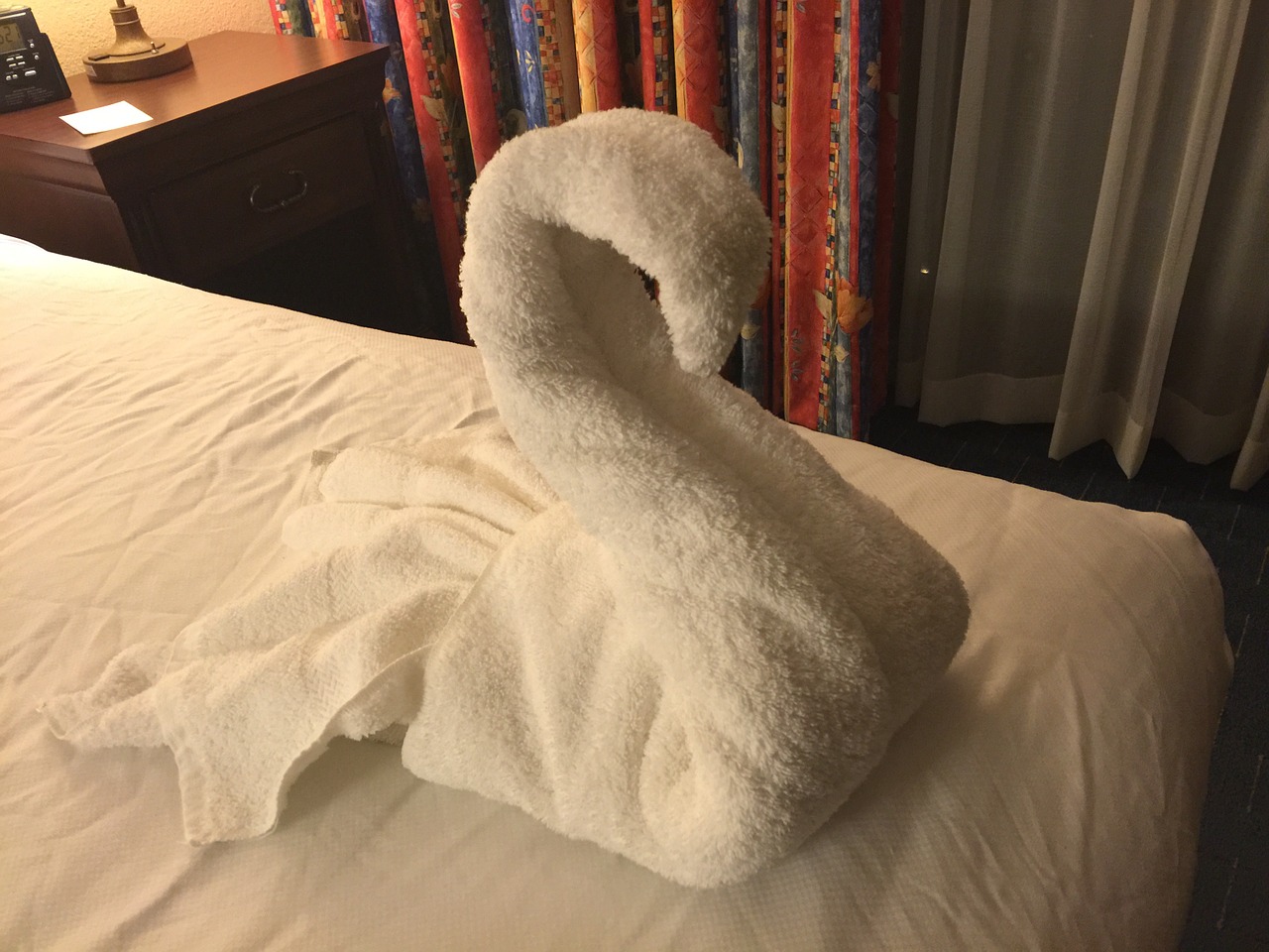 towel swan hotel free photo