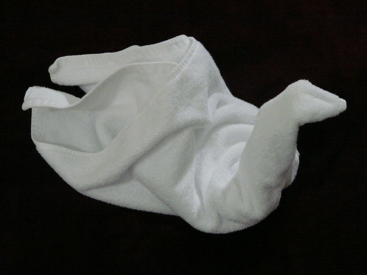 towel fold swan free photo