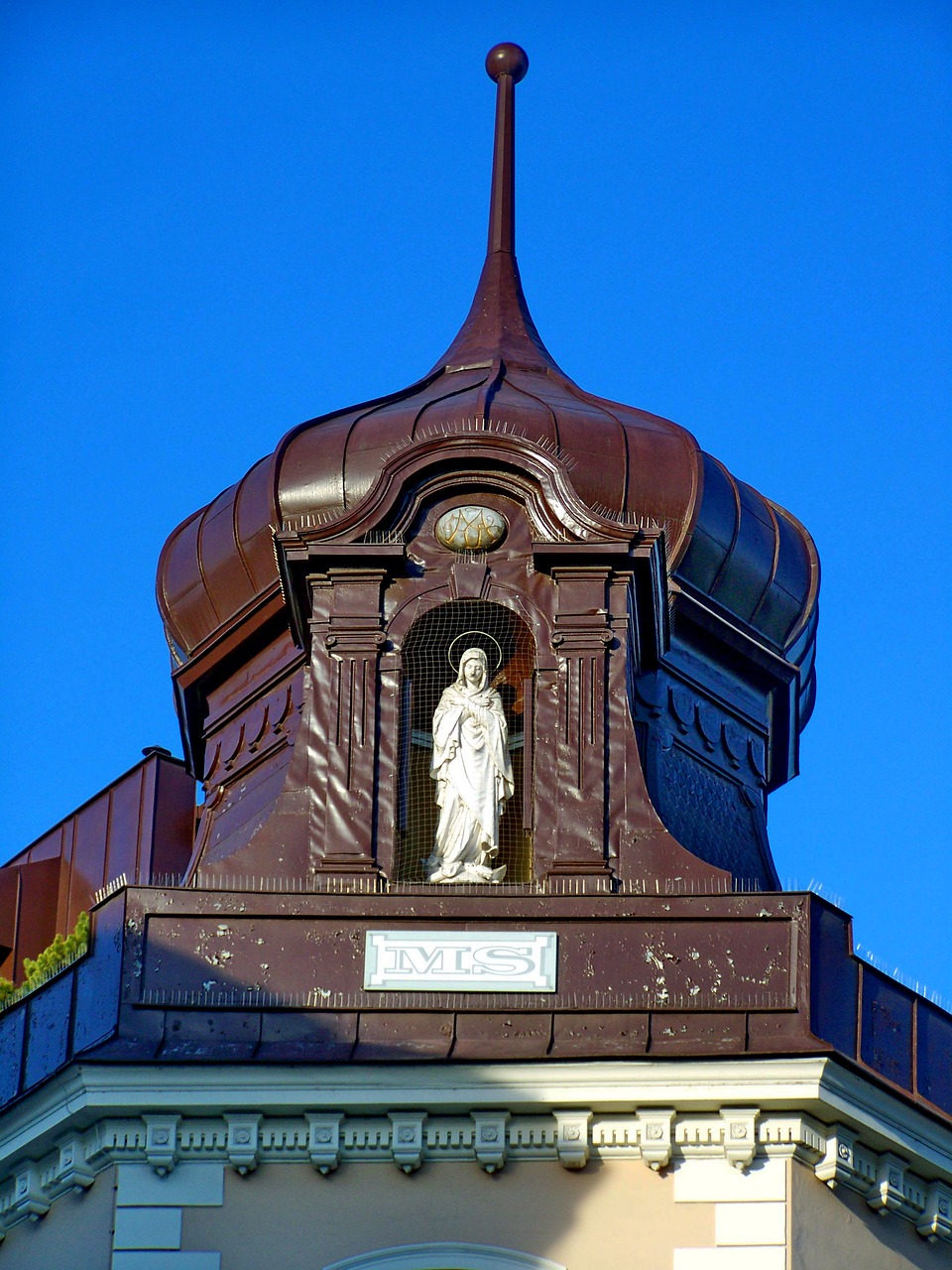 tower  building statue  architecture free photo