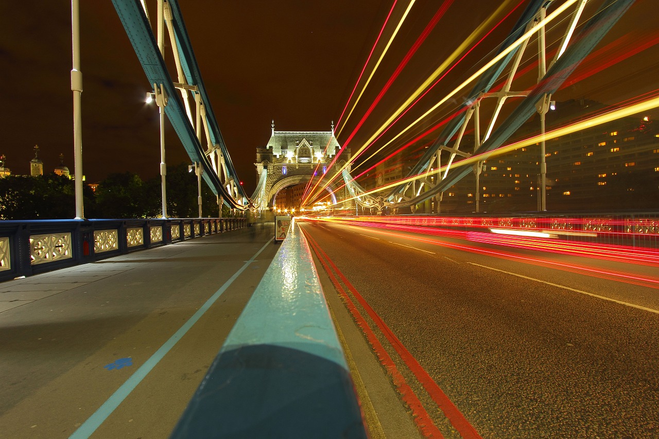 tower bridge londyn path free photo