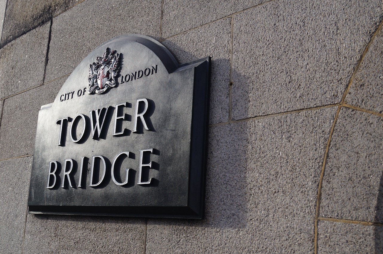 tower bridge london sign free photo