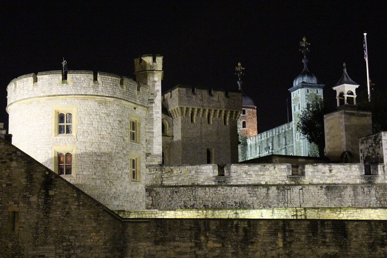 tower of london historic building free photo