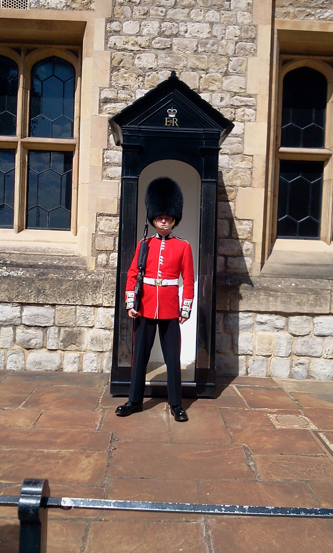 soldier guard crown jewels free photo