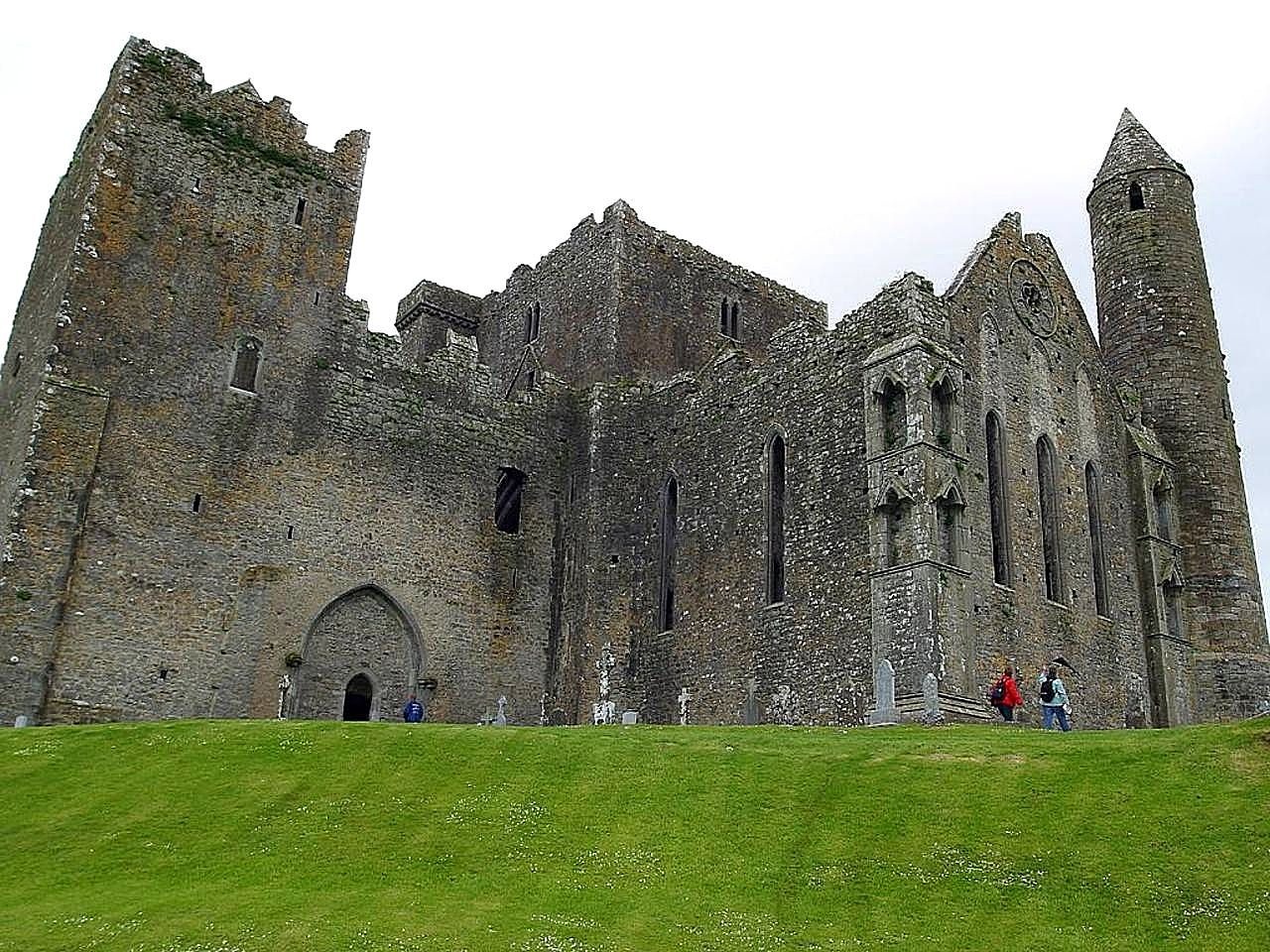 towers round ruins free photo