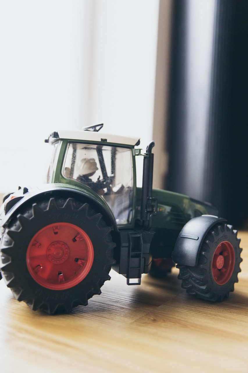 toys tractor play free photo