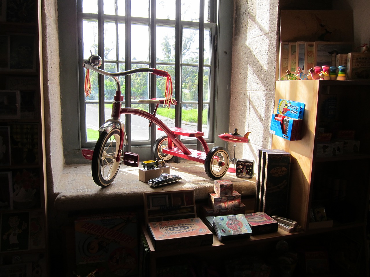 toys window bicycle free photo