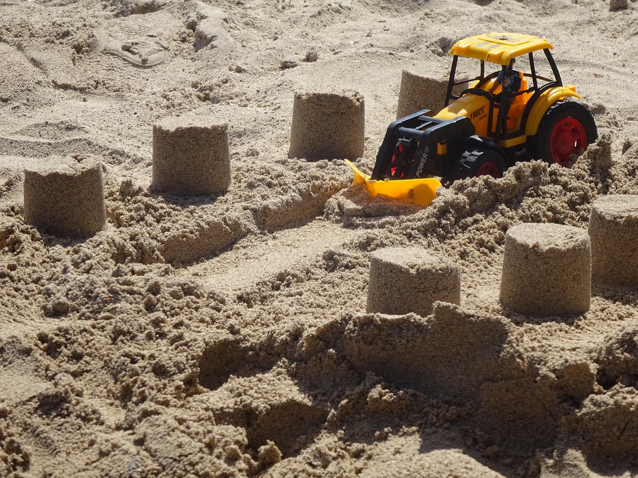 toys tractor beach free photo