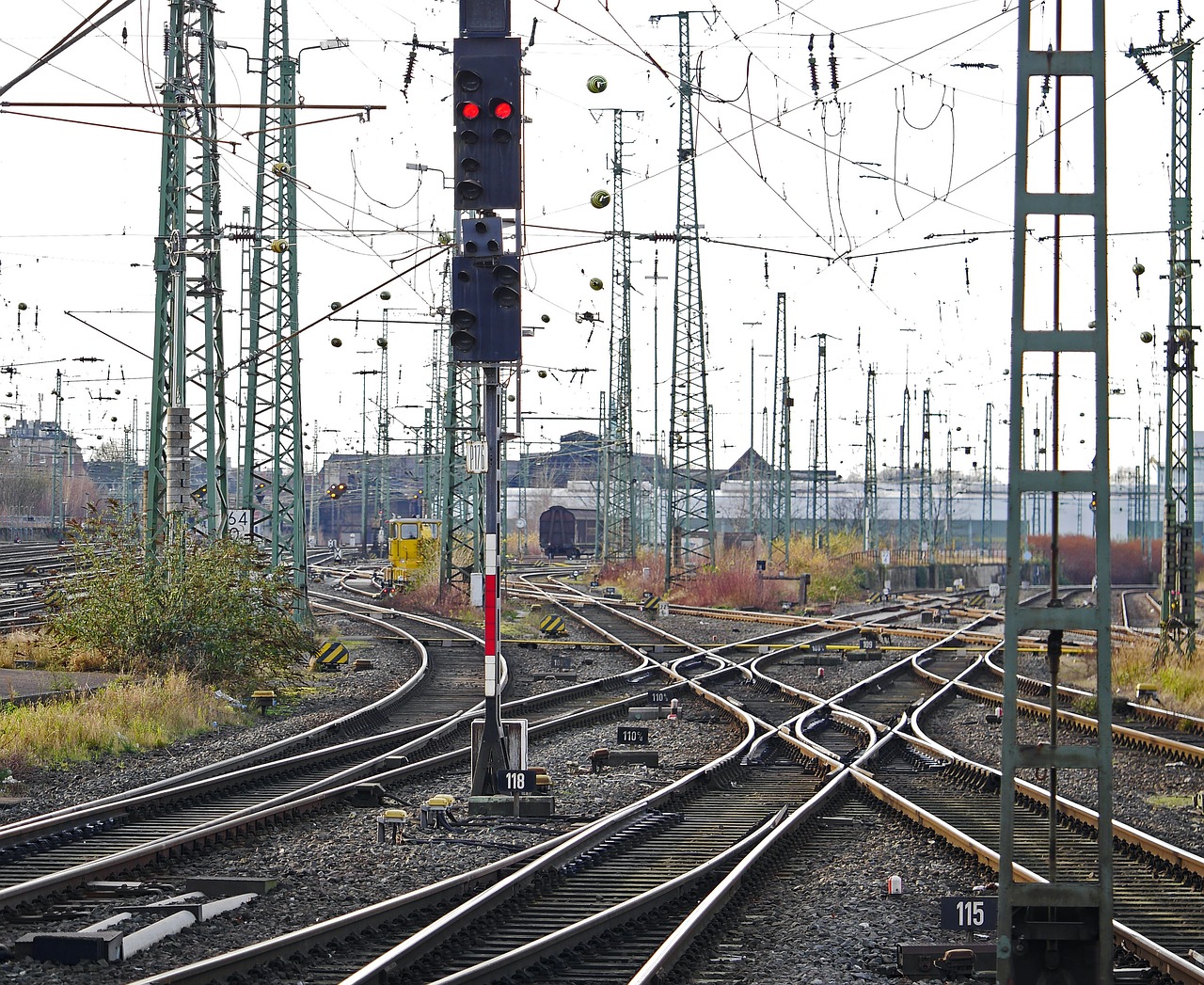 track crisscross prior to course dortmund free photo