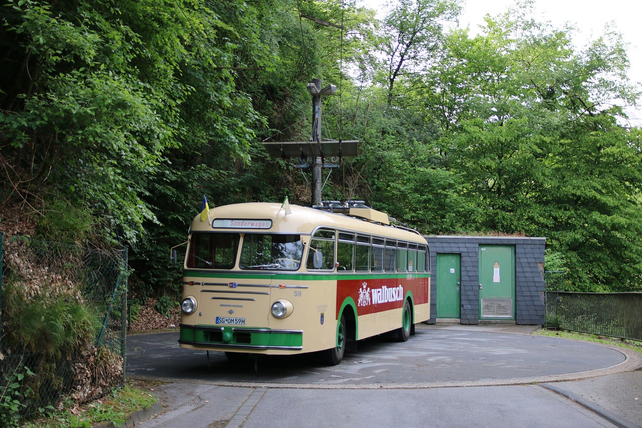 trackless trolley  trolley bus  transport free photo