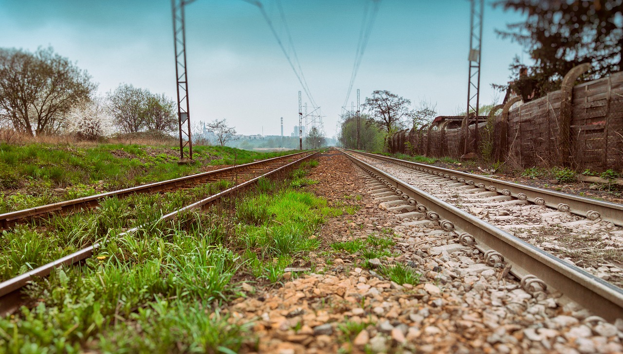 tracks view spring free photo