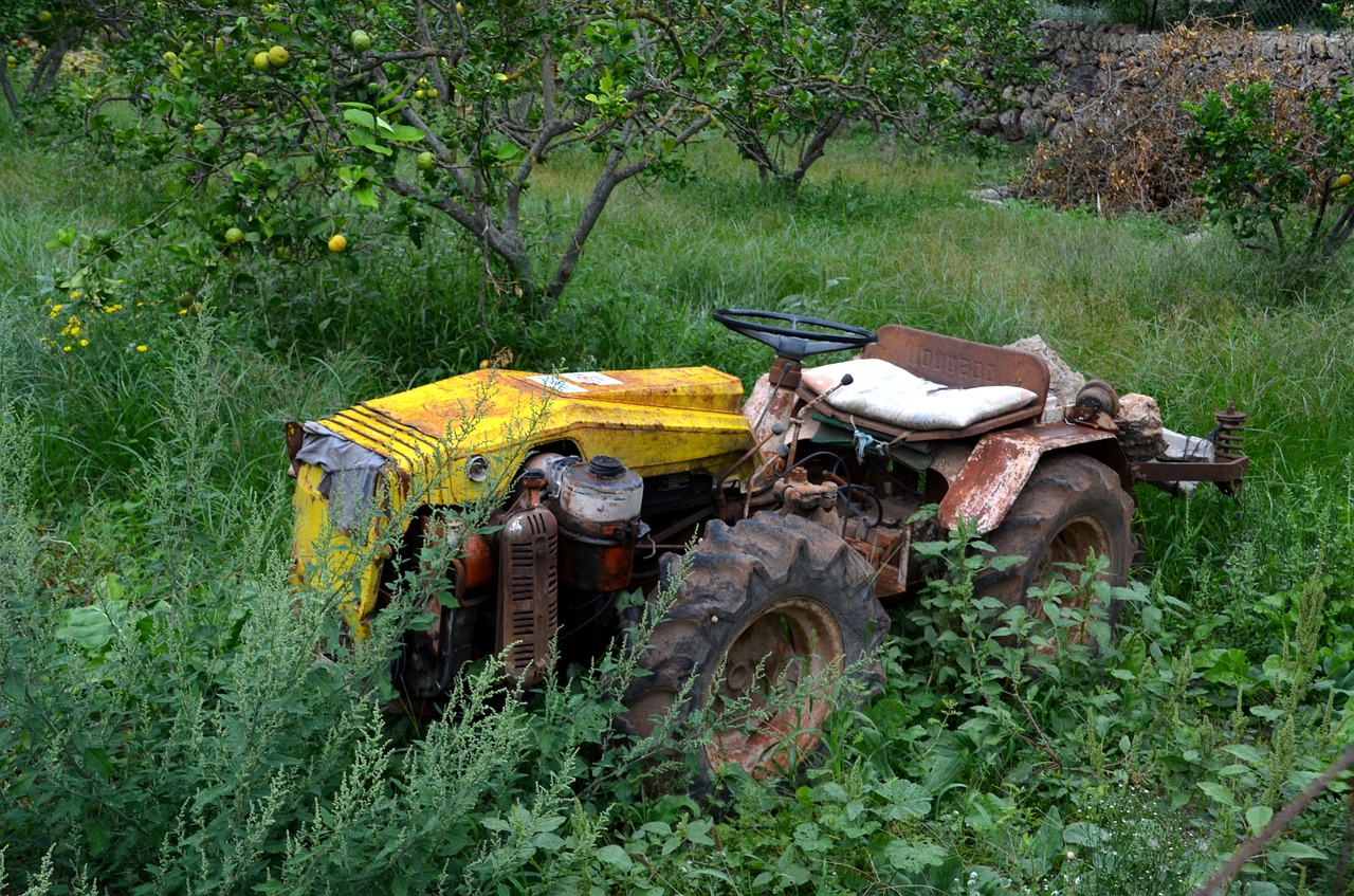 tracktor scrap tractor free photo