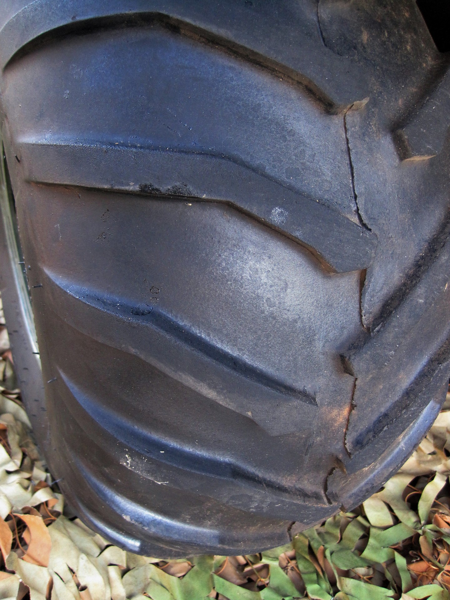 tire traction pattern free photo