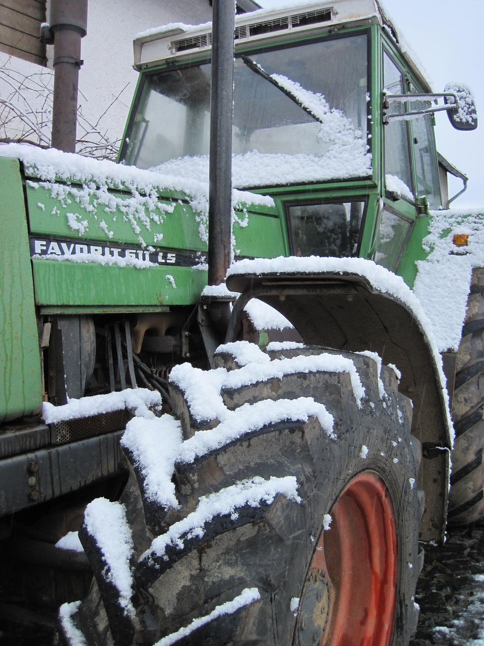 tractor snow fendt free photo