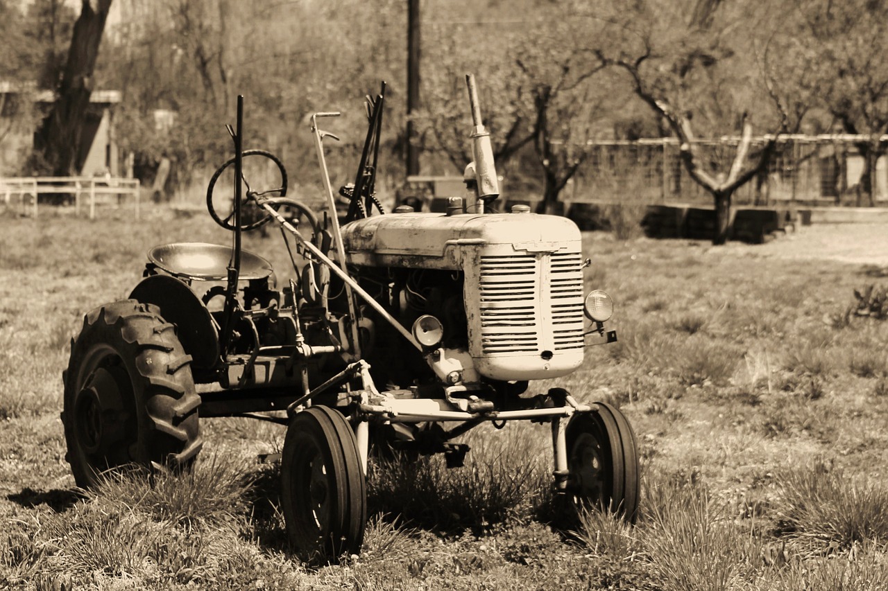 tractor retro farm free photo