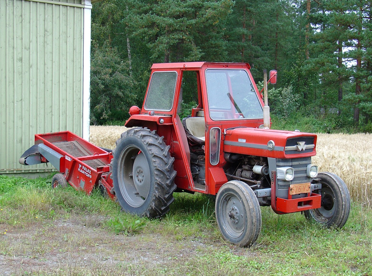 tractor farm old free photo