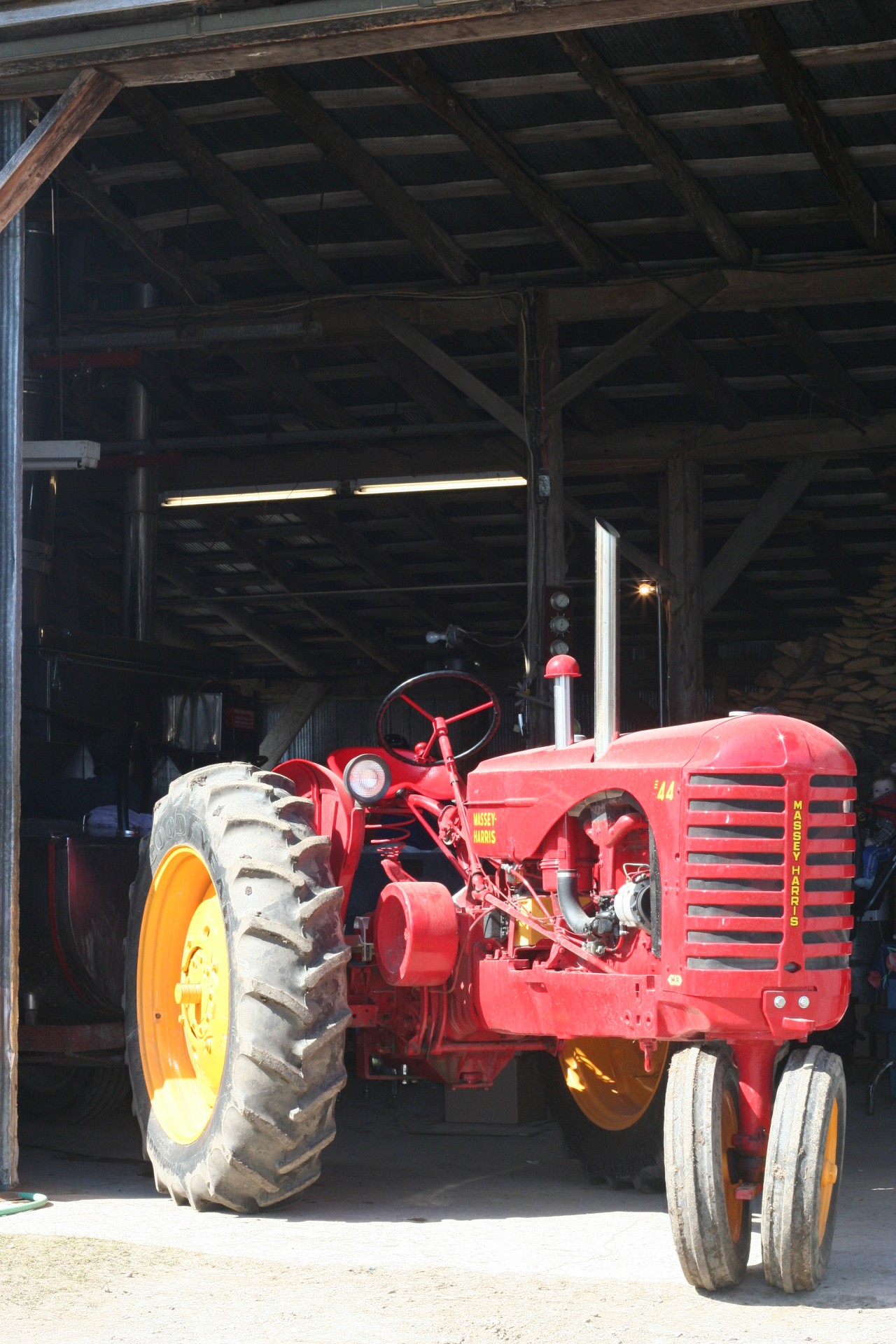 red tractor barn farm free photo