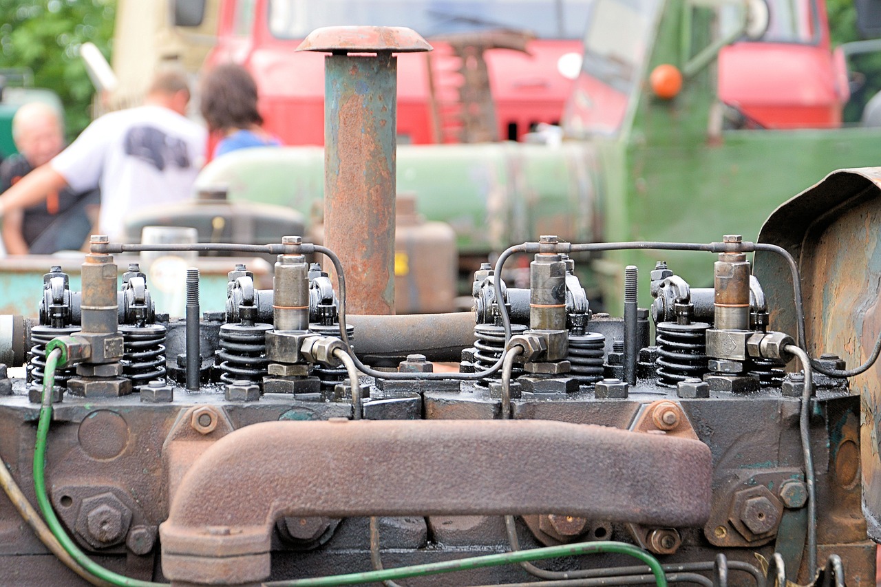 tractor motor old free photo