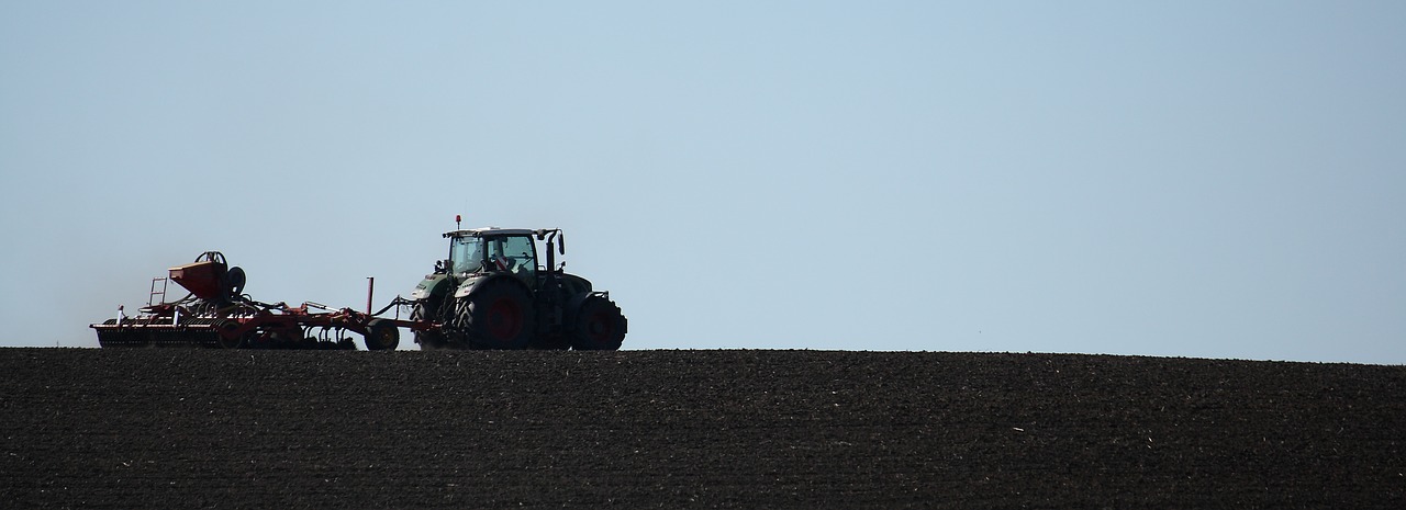 tractor agriculture mark free photo