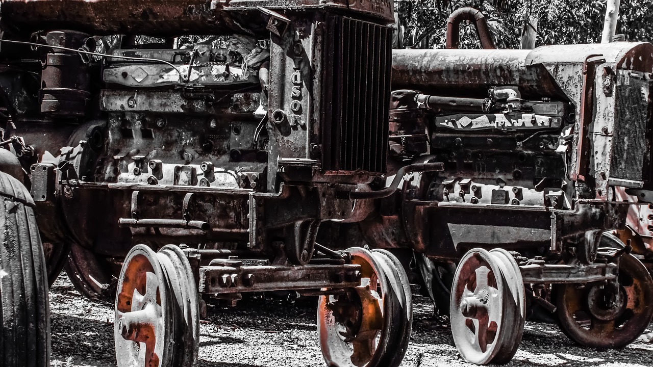 tractor old rusty free photo