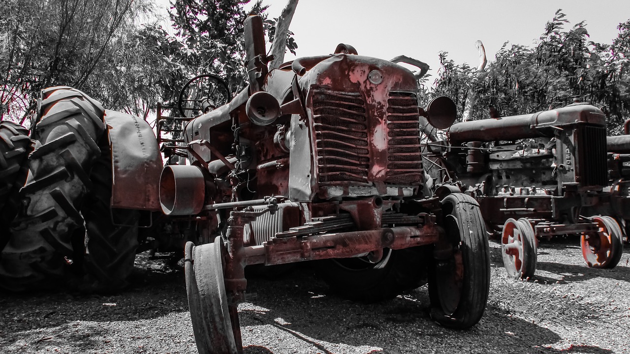 tractor old rusty free photo