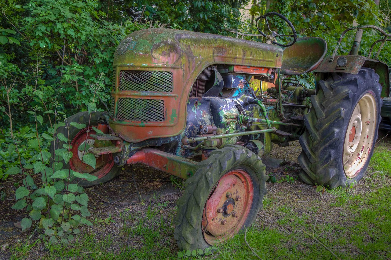 tractor hdr moss free photo