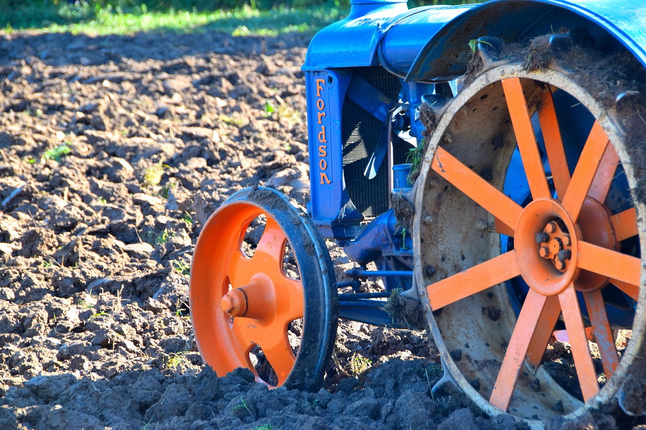 tractor old tug free photo