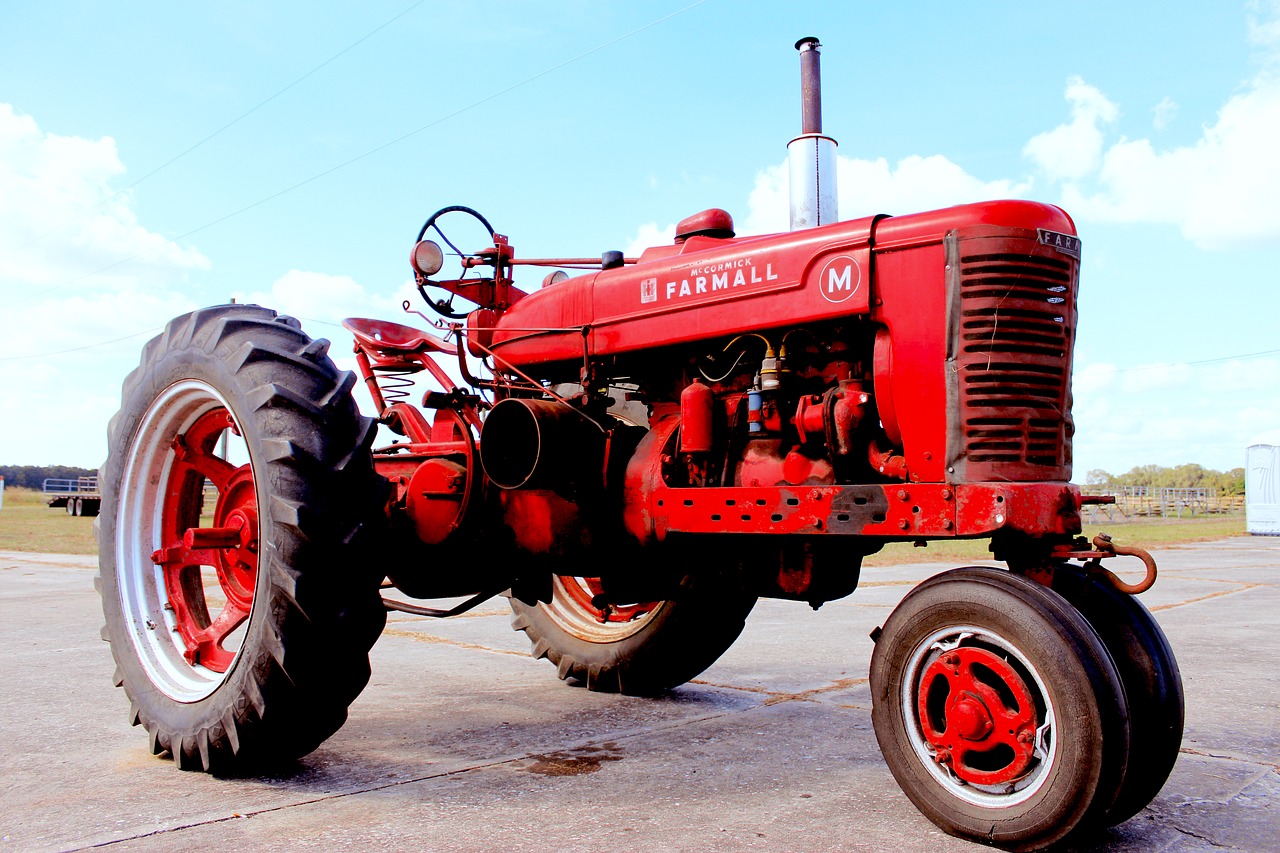 tractor vintage old free photo