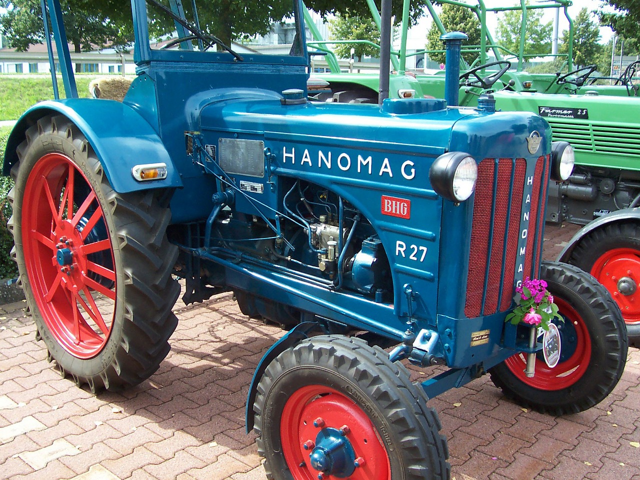 tractor oldtimer hanomag free photo