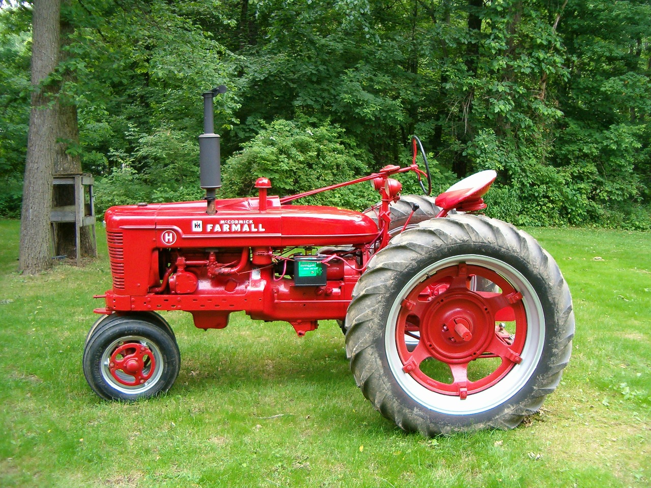 tractor farmall h rural free photo
