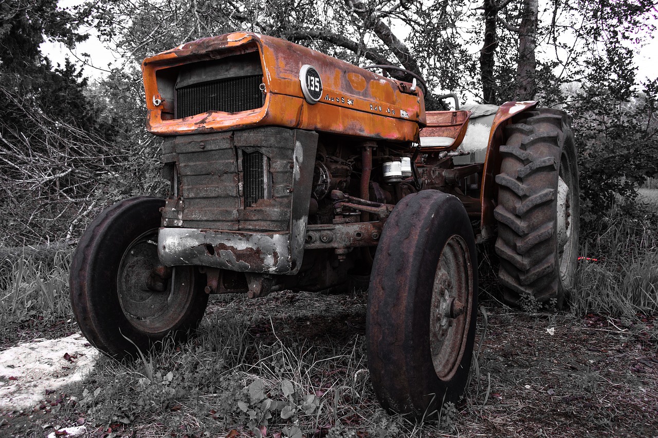 tractor farm countryside free photo