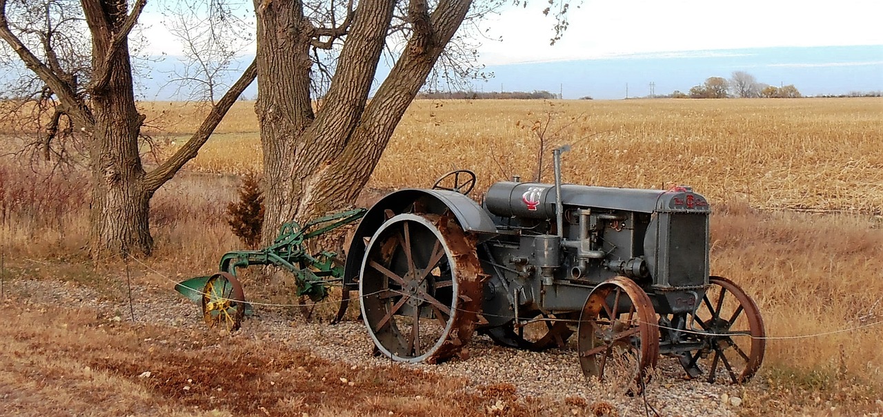 tractor antique south dakota free photo