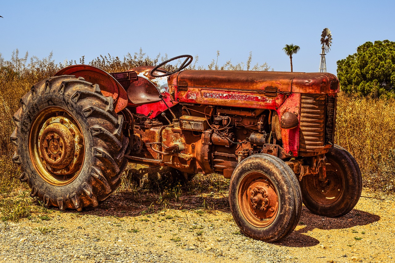 tractor farm countryside free photo