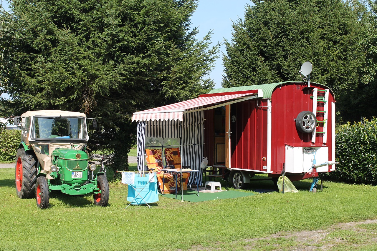 tractor bandwagon holiday free photo