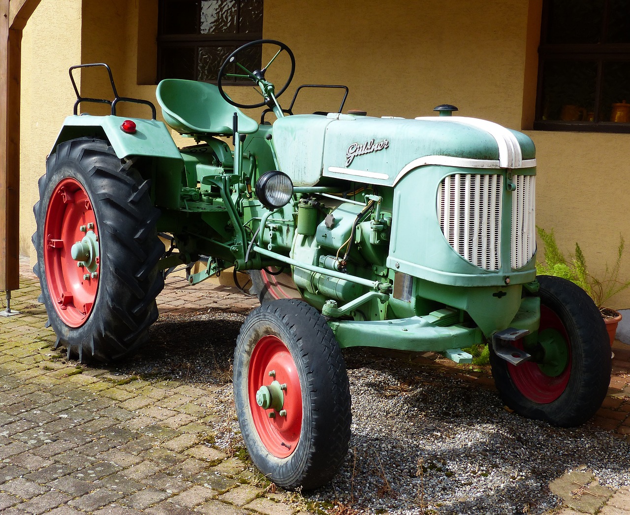 tractor agriculture oldtimer free photo