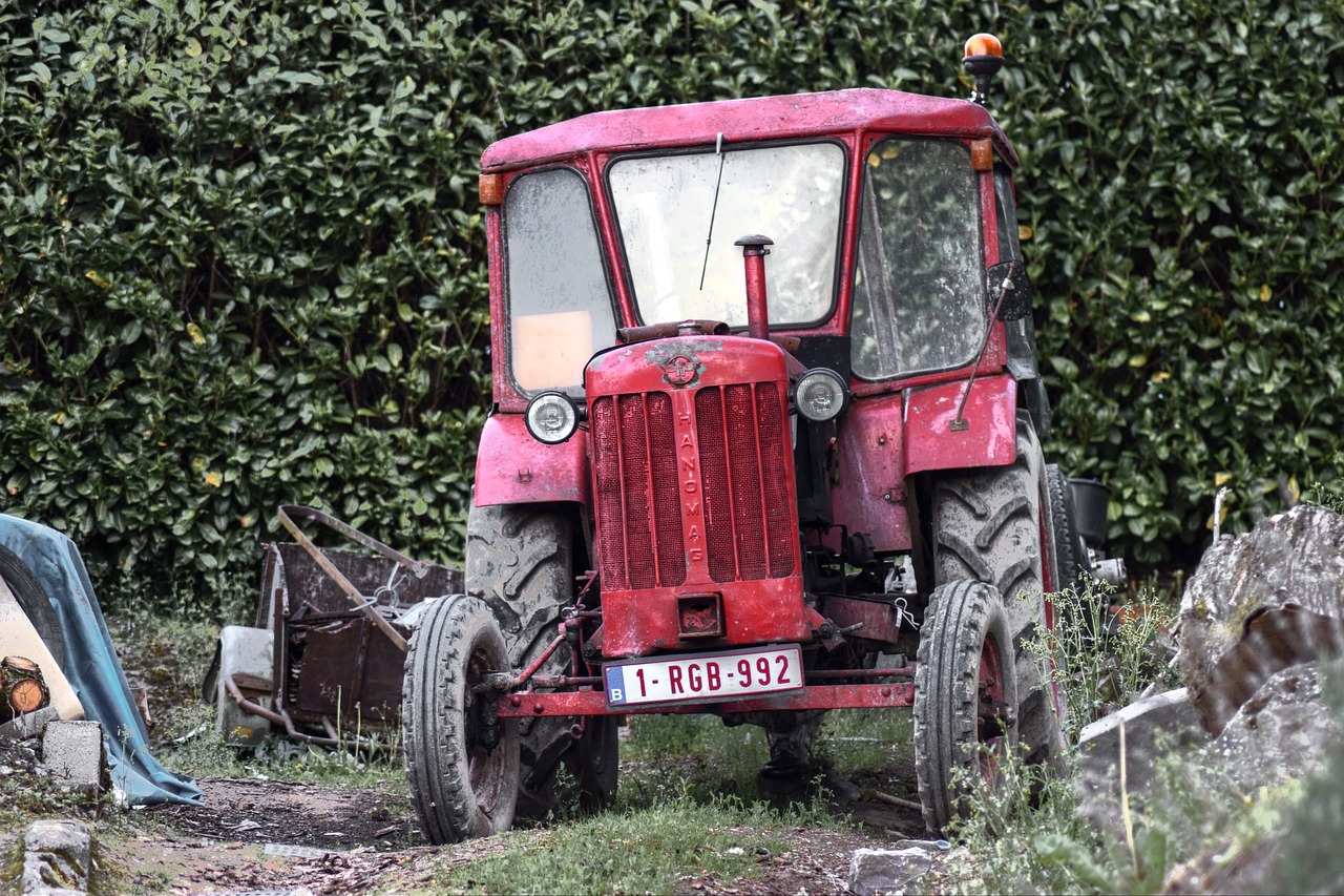 tractor farm tractor red free photo