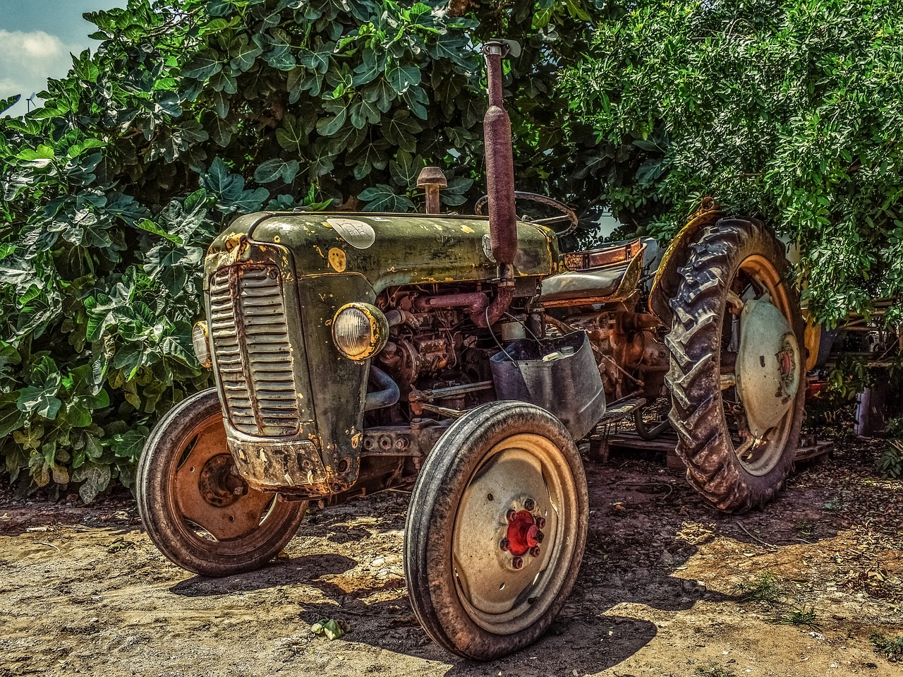 tractor farm countryside free photo