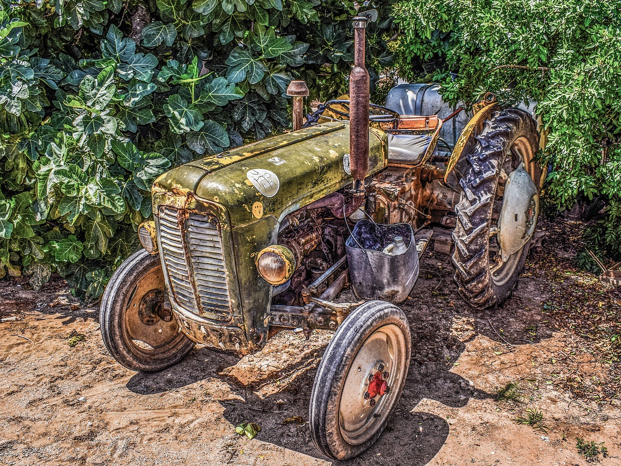 tractor farm countryside free photo