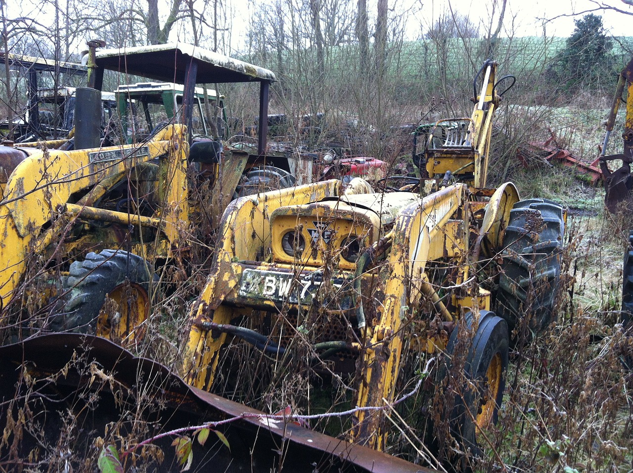 tractor rust graveyard free photo