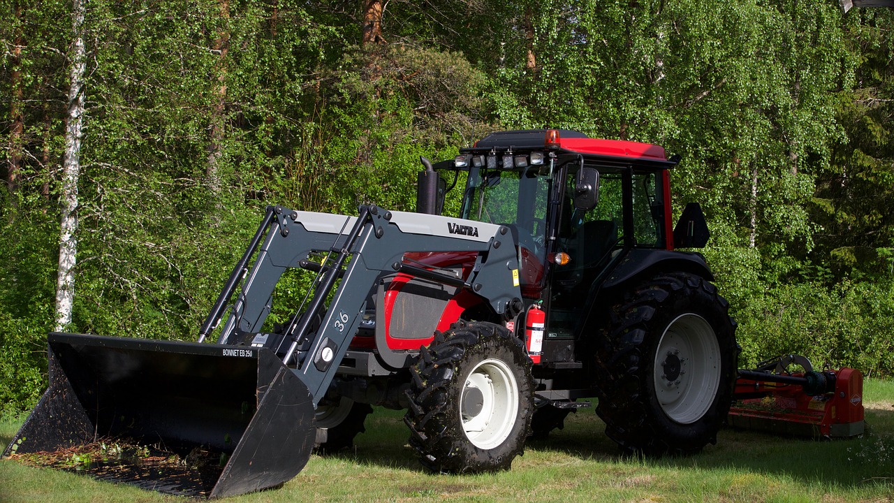 tractor farm agricultural machine free photo