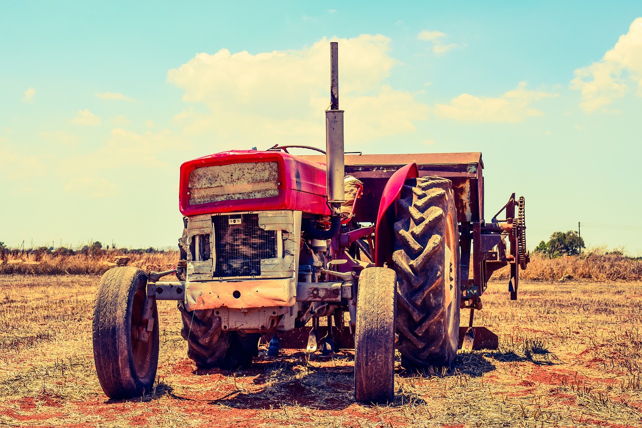 tractor farm countryside free photo