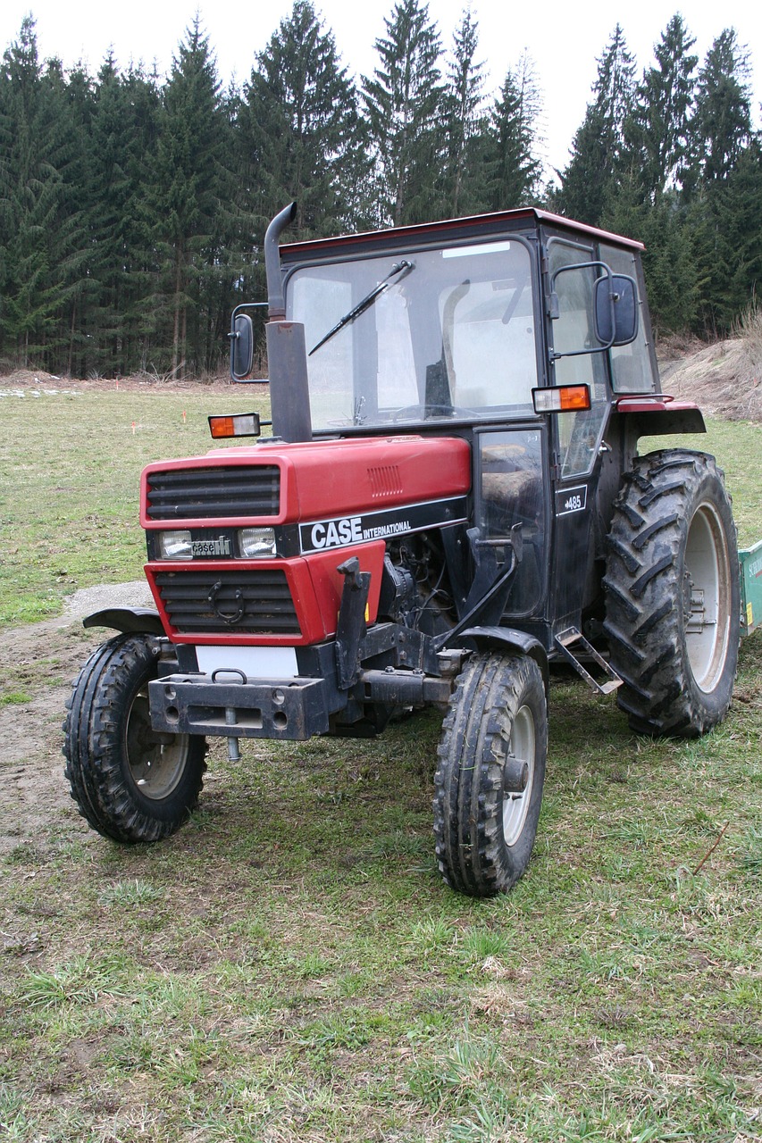 tractor old red free photo