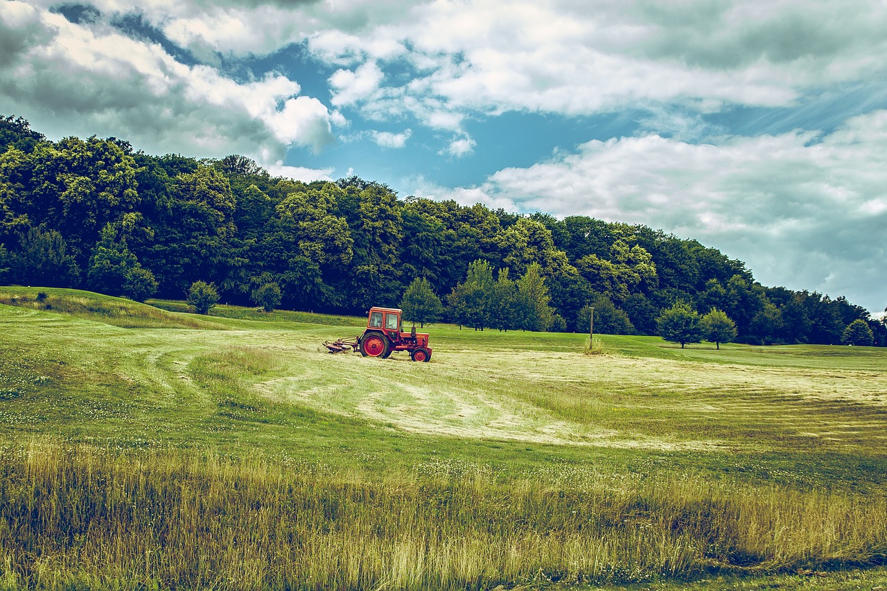 tractor vehicle green free photo