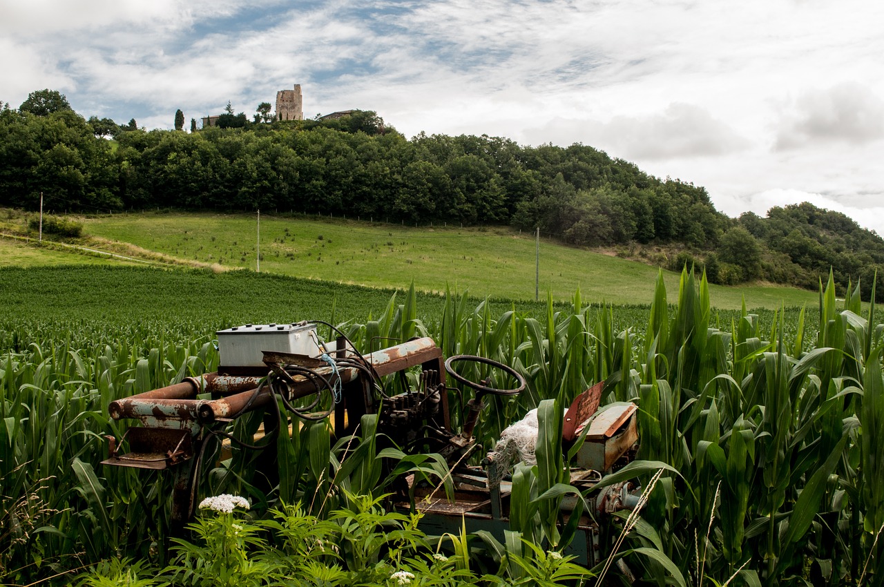 tractor broken rust free photo